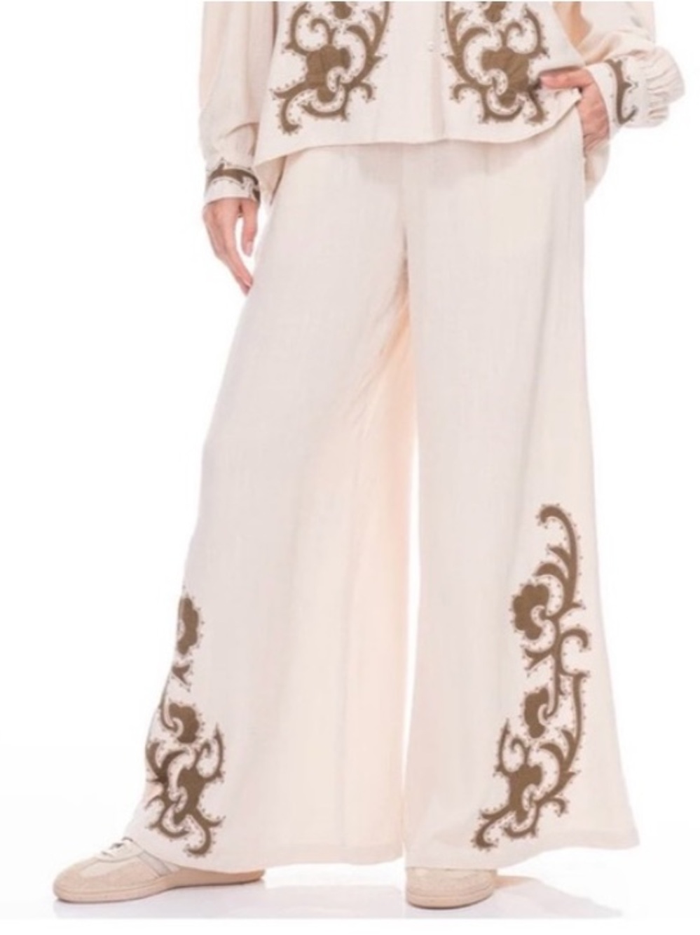 Elegant Boutique Style -Cream and Brown Wide Leg Pants, Medium